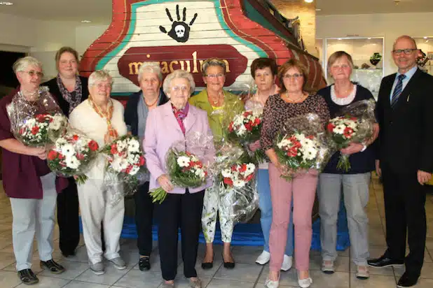 Der DRK-Frauenverein Wilnsdorf traf sich zur Mitgliederversammlung: Ilse Jonas, Nicole Klein, Magdalene Pieck, Luise Manderbach, Hilde Roth, Rosemarie Hercher, Inge Georg, Reinhild Wunderlich, Gisela Klein und Helmut Eich (v.l.n.r.) - Foto: Gemeinde Wilnsdorf.