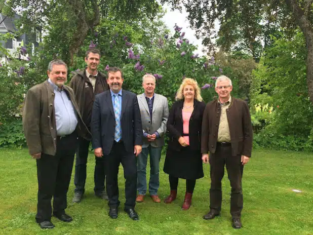 Klaus-Josef Brenner, Hubertus Winter, Bernd Fuhrmann, Edgar Reisinger, Roswitha Still und Johannes Röhl (v.l.) - Foto: Trägerverein Wisent-Welt-Wittgenstein e.V.