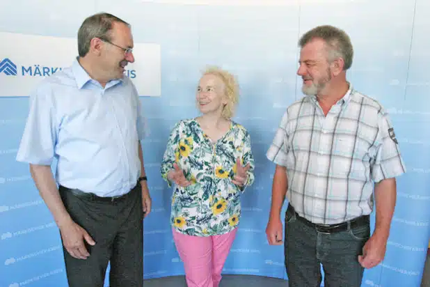 Gudrun Gerhardt kam in Begleitung von Bernd Schildknecht (rechts) zum Antrittsbesuch zu Landrat Thomas Gemke (Foto: Hendrik Klein/Märkischer Kreis).