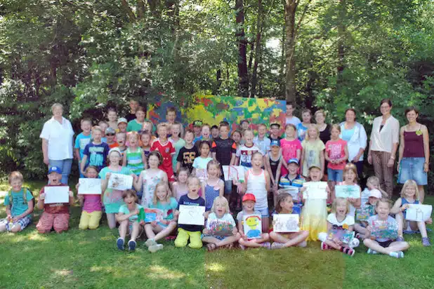 „Zu Besuch bei Malermeister Klecksel“: Die Olsberger Ferienfreizeiten finden in diesem Jahr erstmalig in der Schule an der Ruhraue statt (Foto: Stadt Olsberg).