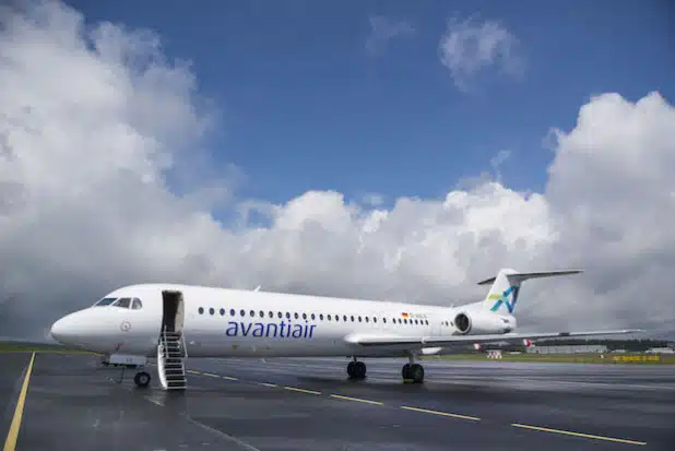 Steigert die Wettbewerbsfähigkeit der Charterfluggesellschaft avantiair mit Sitz auf dem Siegerland-Flughafen: das Passagierflugzeug Fokker 100 (Foto: Kreis Siegen-Wittgenstein).