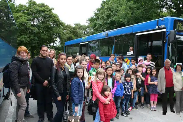 Das Ehepaar Binder (rechts) regte einen Zoobesuch für Asylbewerber- und Flüchtlingskinder an (Foto: Stadt Lippstadt).