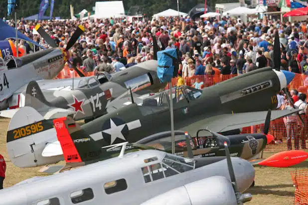 Warbird- und Heavy-Metal-Parade auf der „Hub“:  Am letzten August-Wochenende dürften die  Luftfahrtfans hier dahingehend wieder auf ihre Kosten kommen (Foto: Wilfried Birkholz).