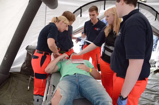 Auch die Helferinnen und Helfer vom Roten Kreuz waren im Einsatz (Foto: Simone Langhammer/Märkischer Kreis).