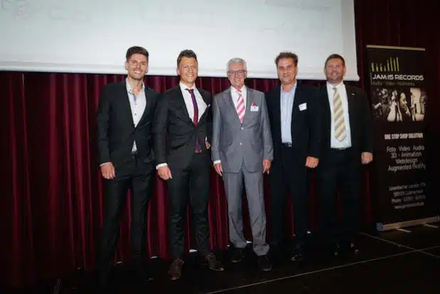 V.l.n.r.: Matthias Jagoda (Fitness & Co.), Phil-Kevin Sell (Fitness & Co), Willi Denecke (Laudator), Axel Brinkschulte (Brinkschulte Medien), Martin Müller (Moderator). Nicht im Bild: Sebastian Severin Schulte (Fitness & Co.) - Foto: Brinkschulte Medien GmbH & Co. KG.