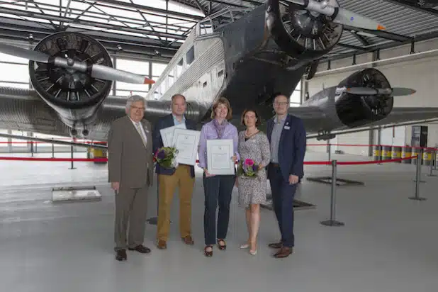 Von links: Olaf Offers, Vorsitzender des Vorstandes Tourismus NRW e.V., Ingrid Ening und Michaela Vorholt von der Möhnesee-Touristik und Dirk Weidemann, Projektleiter ServiceQualität Deutschland in NRW - Foto: Tourismus NRW e.V., Frank Koch.