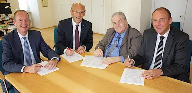 Freuen sich auf eine gute Zusammenarbeit (von links): Theo Melcher, Dietmar Heß, Jost Nöller und Dieter König (Foto: Kreis Olpe).