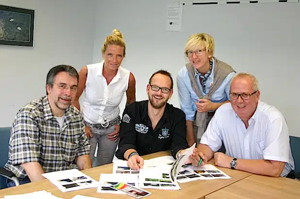 : Die Jury tagte im Bestwiger Rathaus (v.li.): Friedhelm Beste (Gemeinde), Claudia Metten (Sauerlandkurier), Frank Selter (Westfalenpost),Ulrike Hillebrand (Sparkasse Hochsauerland) und Bürgermeister Ralf Peus (Foto: Gemeinde Bestwig).