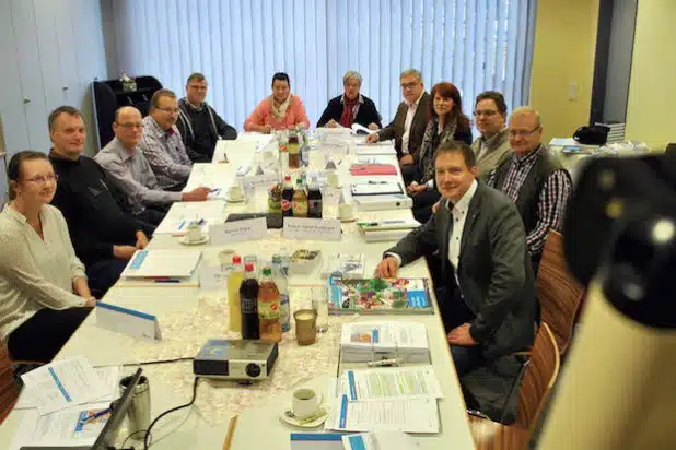 Aktiv für die Gesundheit der Kolleginnen und Kollegen: Die Fachbereichsleiter und Führungs-kräfte der Stadtverwaltung Olsberg absolvierten jetzt ein Seminar „Gesundes Führen“ (Foto: Stadt Olsberg).