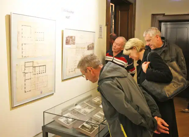  Der erste Rundgang durch die Ausstellung (Foto: Hendrik Klein/Märkischer Kreis).