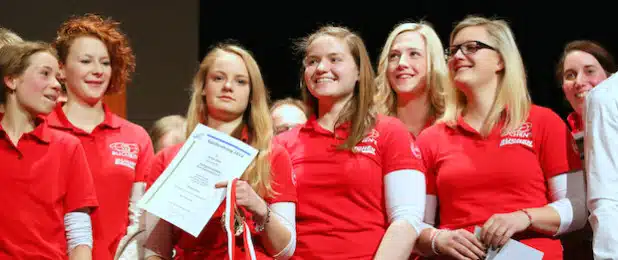 Sportlerinnen der Voltigierfreunde Süd-Sauerland bei der diesjährigen Sportlerehrung (Foto: Kreis Olpe).