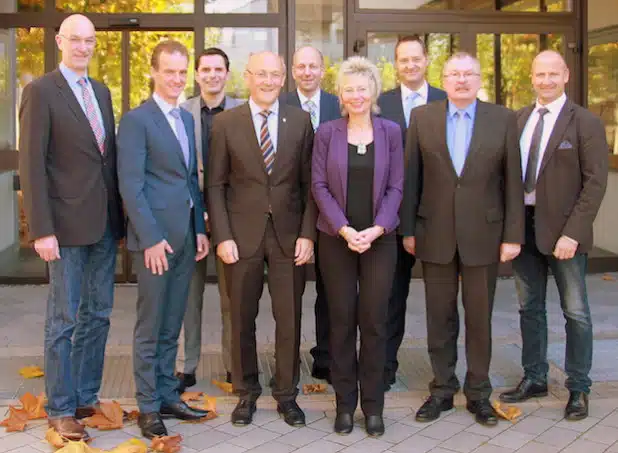 v.l.n.r.; Stefan Hundt, Bernd Clemens, Christian Pospischil, Dietmar Heß, Ulrich Berghof, Regierungspräsidentin Diana Ewert, Peter Weber, Landrat Frank Becke-hoff und Andreas Reinéry - QUELLE: Gemeinde Finnentrop