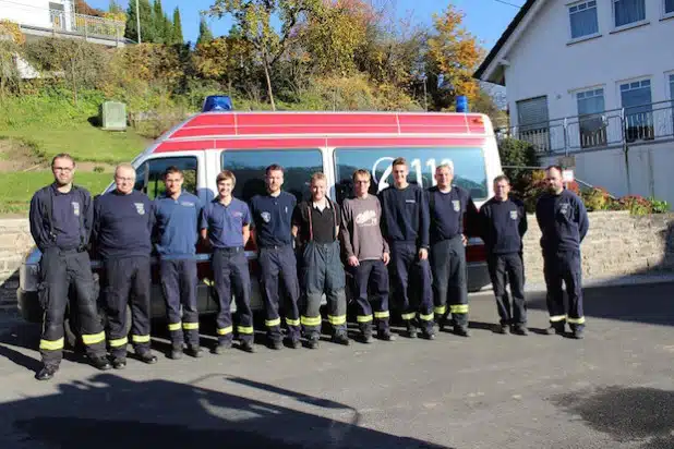 Ausbilder und Teilnehmer des Sprechfunkerlehrgangs - Foto: Feuerwehr Lennestadt