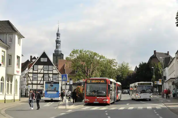 Mit der Fortschreibung des Nahverkehrsplans soll auch die Verknüpfung zwischen den Linien optimiert werden. Das Bild zeigt den Knotenpunkt Hansaplatz in der Kreisstadt Soest (Foto: Christin Teuber).