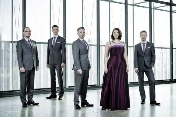 Das Calmusensemble (v.l.n.r.): Anja Pöche, Sopran; Tobias Pöche, Tenor; Manuel Helmeke, Bass; Ludwig Böhme, Bariton und Sebastian Krause, Countertenor (Foto: Bertram Bölkow).