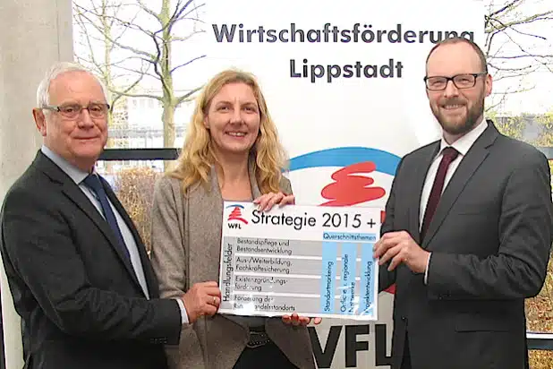 Friedrich Waldeyer, Vorsitzender des WFL-Aufsichtsrates; Karin Rodeheger, Erste Beigeordnete und Stadtkämmerin der Stadt Lippstadt und zweite Geschäftsführerin der WFL; Dr. Ingo Lübben, Geschäftsführer der WFL (v.l.n.r.) - Quelle: Stadt Lippstadt.