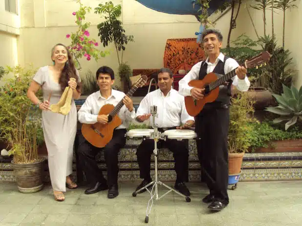 „Chacombo“ aus Peru singen am Valentinstag in der Briloner Stadtkirche (Quelle: BWT ∙ Brilon Wirtschaft und Tourismus GmbH).