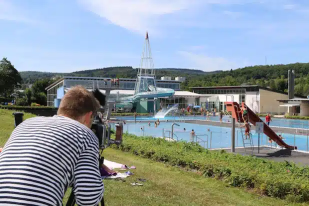 Während sich Groß und Klein bei Temperaturen um die 30 Grad im Familienbad vergnügten, war Thomas Loris auf der Suche nach den schönsten Motiven (Foto: Gemeinde Neunkirchen).