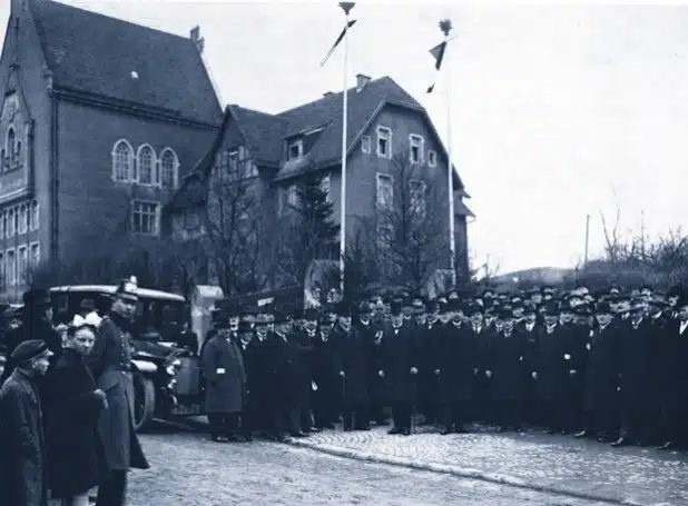 7. Februar 1926: Einweihung des damals neu genutzten Regierungsgebäudes an der Seibertzstraße (heutiger „Altbau“). Quelle: Bezirksregierung Arnsberg 