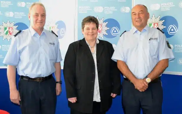 Die SPD-Landtagsabgeordnete Tanja Wagener besuchte jetzt die Kreispolizeibehörde Siegen-Wittgenstein; ihre Gesprächspartner waren u.a. Polizeidirektor Wilfried Bergmann (r.) und Personalratsvorsitzender Wolfgang Schneider (l.). Quelle: Tanja Wagener MdL