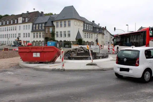 Die Baumaßnahmen am Ennester Tor werden voraussichtlich Ende August 2016 abgeschlossen sein. (Quelle: Hansestadt Attendorn)