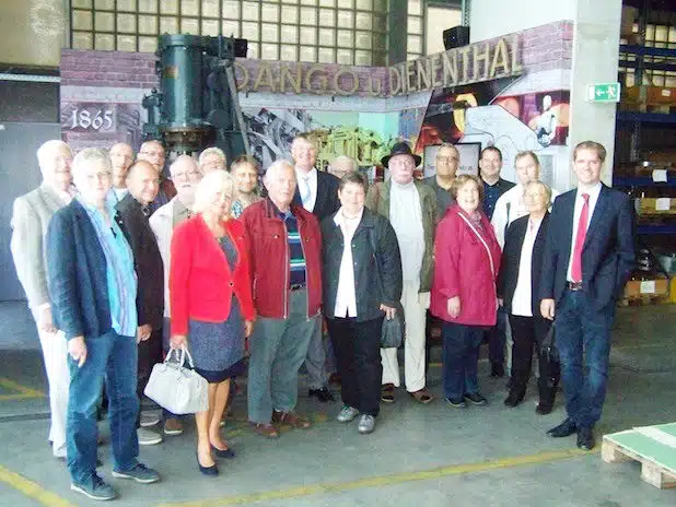 Geschäftsführer Arno Dienenthal (r.) führte die Mitglieder der Siegener SPD-Fraktion durch die Produktionshallen der Firma Dango & Dienenthal in Siegen.