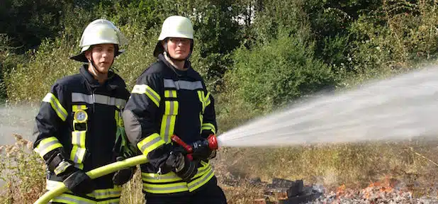 Janis Pfaffenbach und Robin Klinker (von links) - Quelle: Freiwillige Feuerwehr Schalksmühle