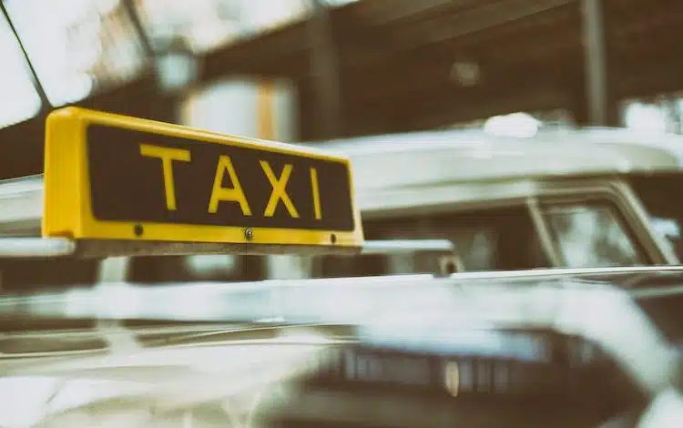 2020-03-23-Taxifahrerin-Taxi-Taxifahrer-Taxifahrer-Taxifahrer-Fahrgast-Taxi