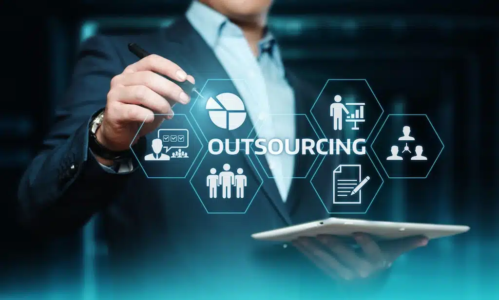 Outsourcing von bestimmten Teilbereichen eines Unternehmens kann von Vorteil sein.