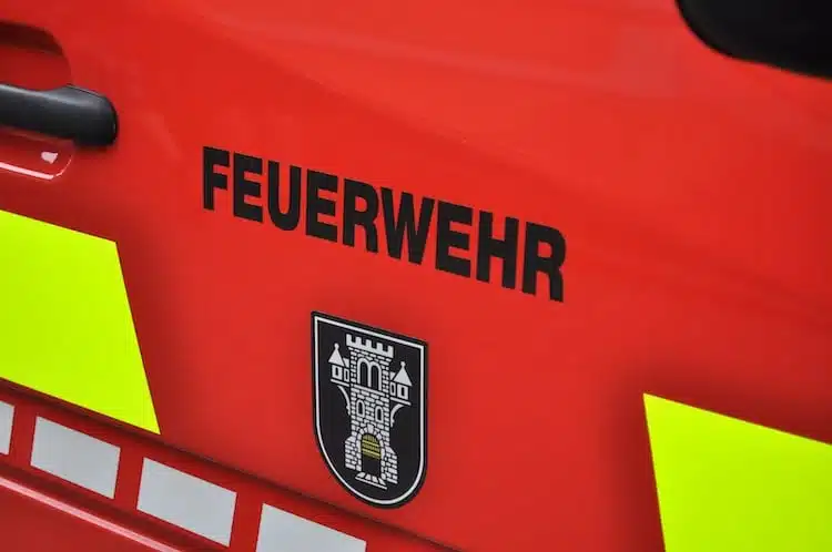 2021-03-24-Brand-Feuerwehr-Seniorin-Schweinestalles-Pkw-Wohnhausbrand