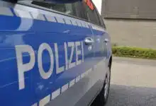 2021-04-26-Polizei-Jugendherberge-Schwert-Spezialeinsatzkommando-Struthuetten-Vibrator-Poser-Edersee-Supermarktes-Wiemeringhausen-Familienstreit-Wehringhausen-Axt-Berliner-Sachbeschädigung-Polizeibeamter