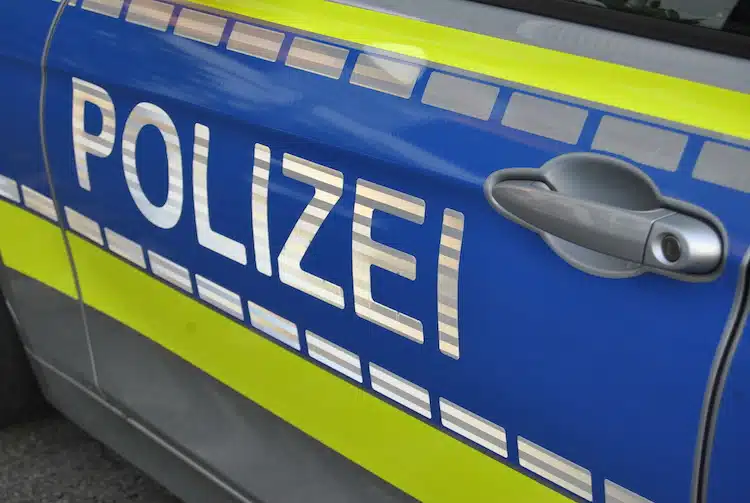 Hagen-Mitte -2021-04-26-Polizei-3-Radfahrer-Wohnung-Bachlauf-Heddinghausen-SEK-Schreckschusswaffe-City-Toetungsdelikt-Wohnung-Bromskirchen-Breckerfeld-Jugendlichen-Kontrollen-Garage-Erpressung-Vermisst-Pfefferspray Bei ein2021-04-26-Polizei-3-Radfahrer-Wohnung-Bachlauf-Heddinghausen-SEK-Schreckschusswaffe-City-Toetungsdelikt-Wohnung-Bromskirchen-Breckerfeld-Jugendlichen-Kontrollen-Garage-Erpressung-Vermisster Auseinandersetzung zwischen zwei Männern am Donnerstagabend (19.08.2021) vor einer Kneipe in der Innenstadt griff ein Mann einen 37-jährigen Hagener mit Pfefferspray an und flüchtete danach von der Örtlichkeit