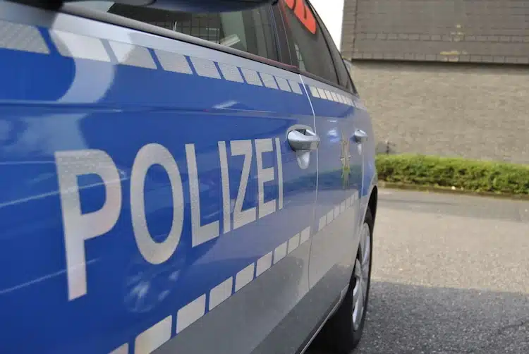 2021-04-26-Polizei-Jugendherberge-Schwert-Spezialeinsatzkommando-Struthuetten-Vibrator-Poser-Edersee-Supermarktes-Wiemeringhausen-Familienstreit-Wehringhausen-Axt-Berliner-Sachbeschädigung-Polizeibeamter