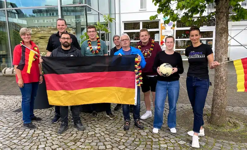 Foto Public Viewing in Bad Berleburg: In vier Wochen startet die Fußball-EM 2024 in Deutschland. Die ersten Mitgliedsvereine des Jugendfördervereins stehen zum Public Viewing bereit. Foto: Stadtjugendpflege Bad Berleburg