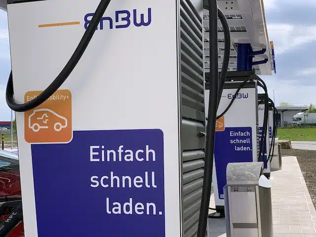 Mit hochmodernen Schnellladestandorten die E-Mobilität im Alltag einfacher machen, dass hat sich EnBW auf die Fahne geschrieben.